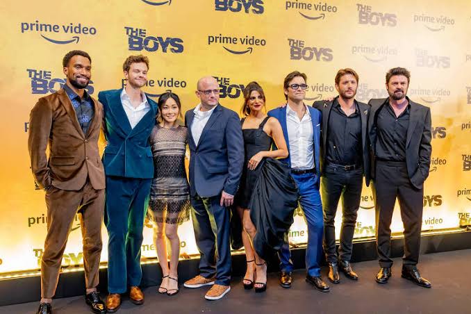 Foto: Reprodução Prime Vídeo. ELenco de The Boys na estreia da 3ª temporada