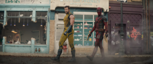 Deadpool e wolverine caminhando