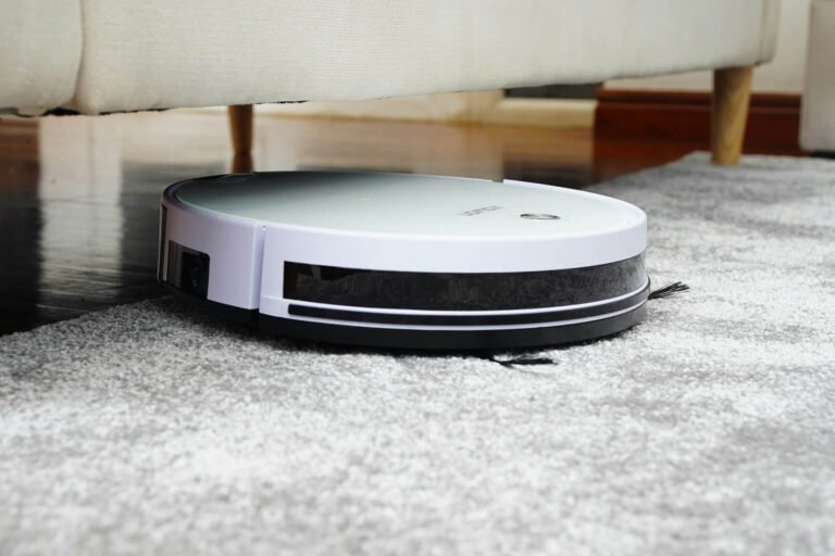 Discover the ultimate 3-in-1 vacuum robot at Kowon